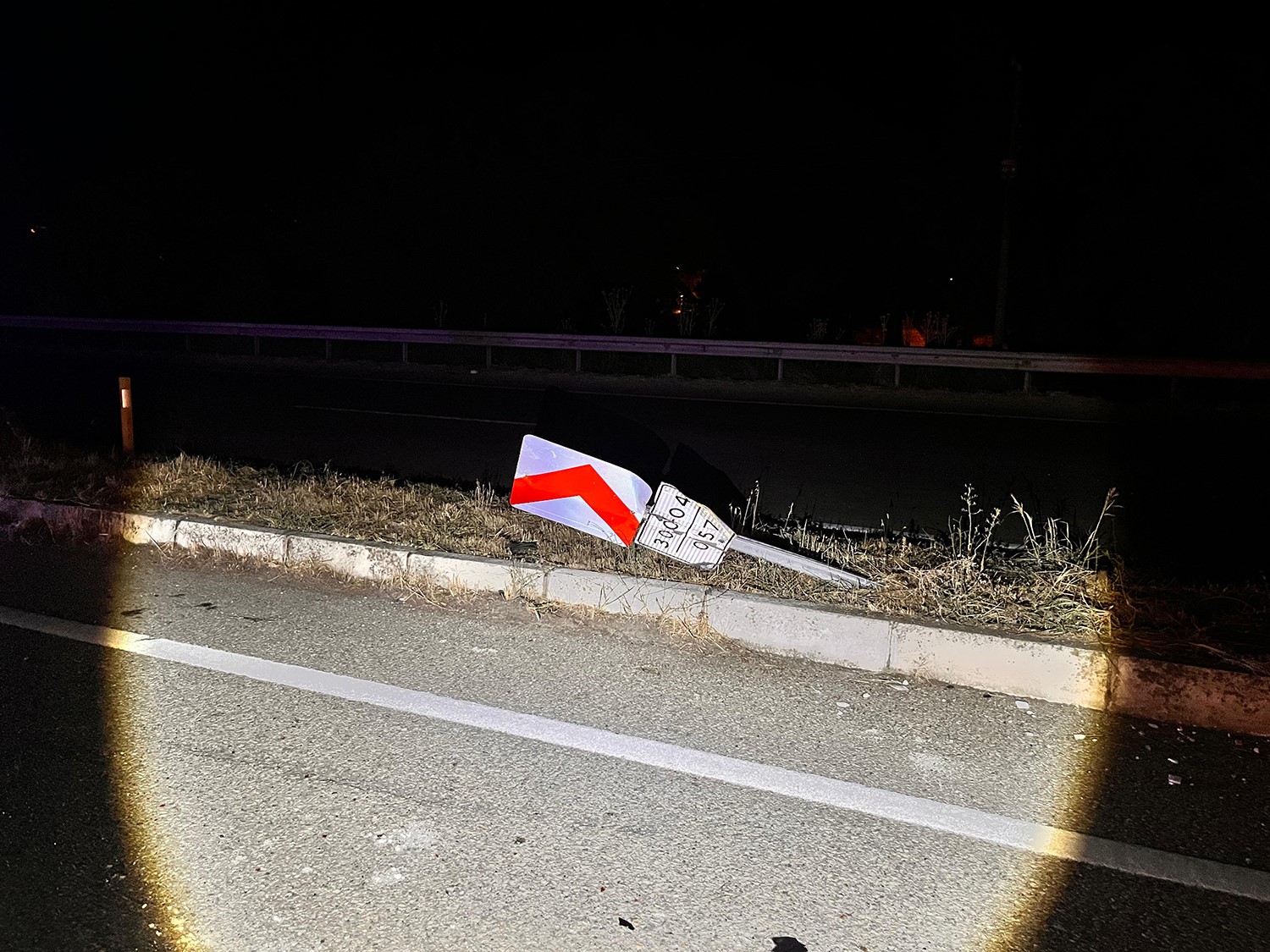 Otomobil ile kamyonet çarpıştı: 1 yaralı