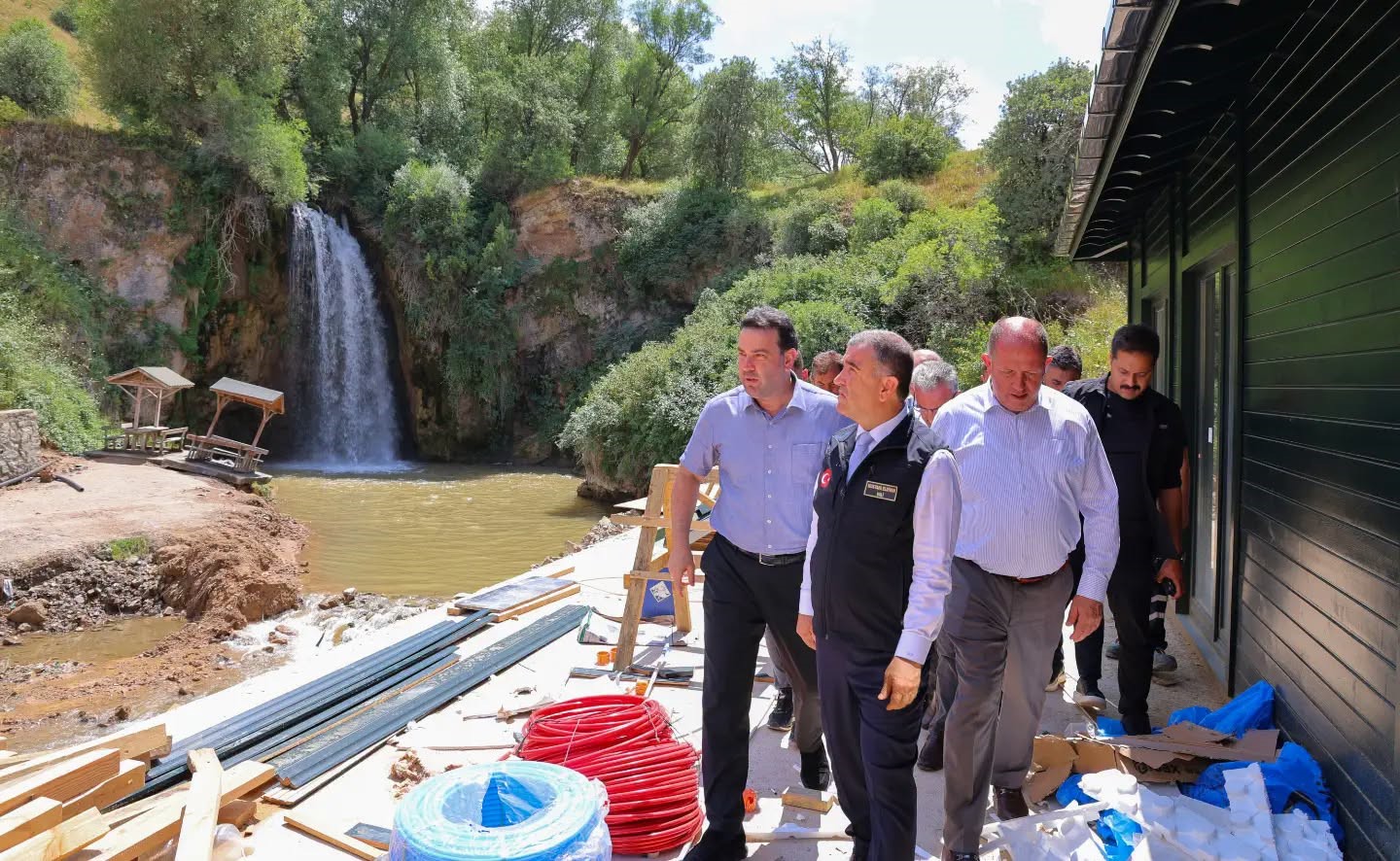 Sırakayalar Şelalesi’nde çevre düzenleme çalışmaları sürüyor