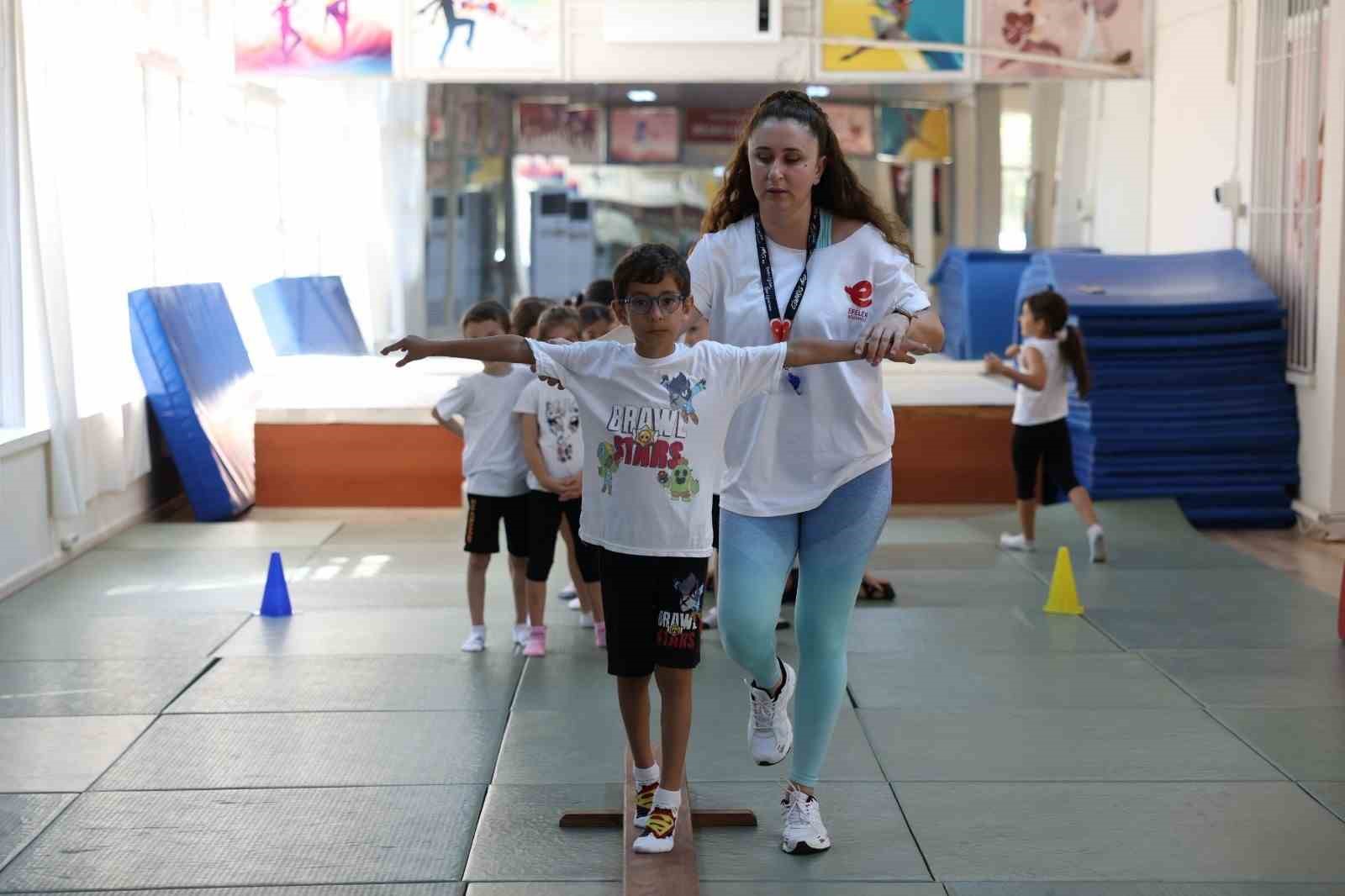 Efeler’de minikler jimnastikle güçleniyor