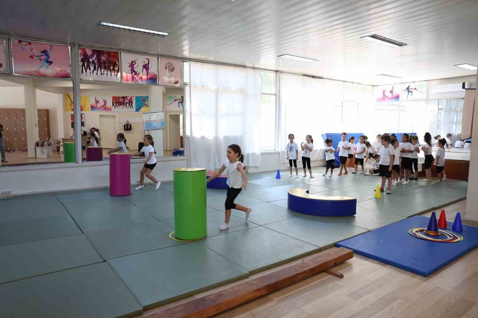Efeler’de minikler jimnastikle güçleniyor