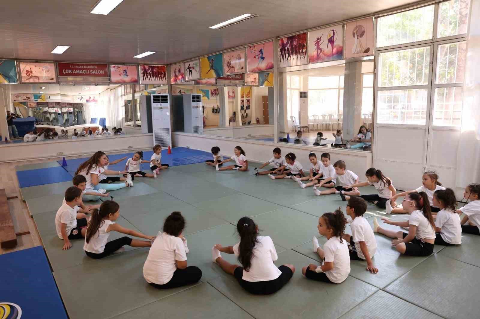 Efeler’de minikler jimnastikle güçleniyor