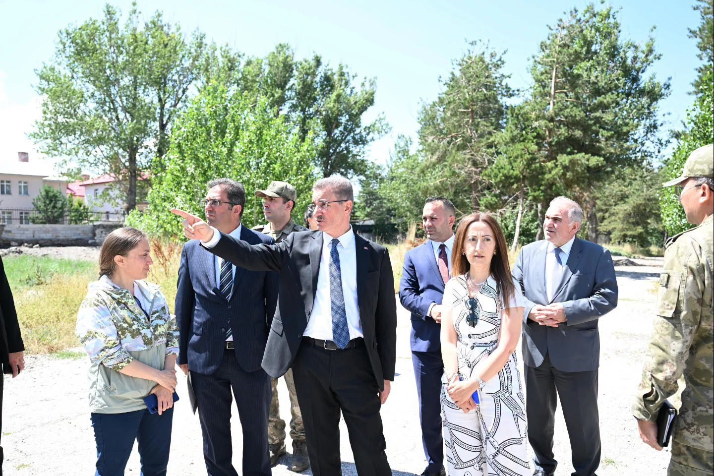 Erzurum Lisesine devredilen tarihi binada inceleme