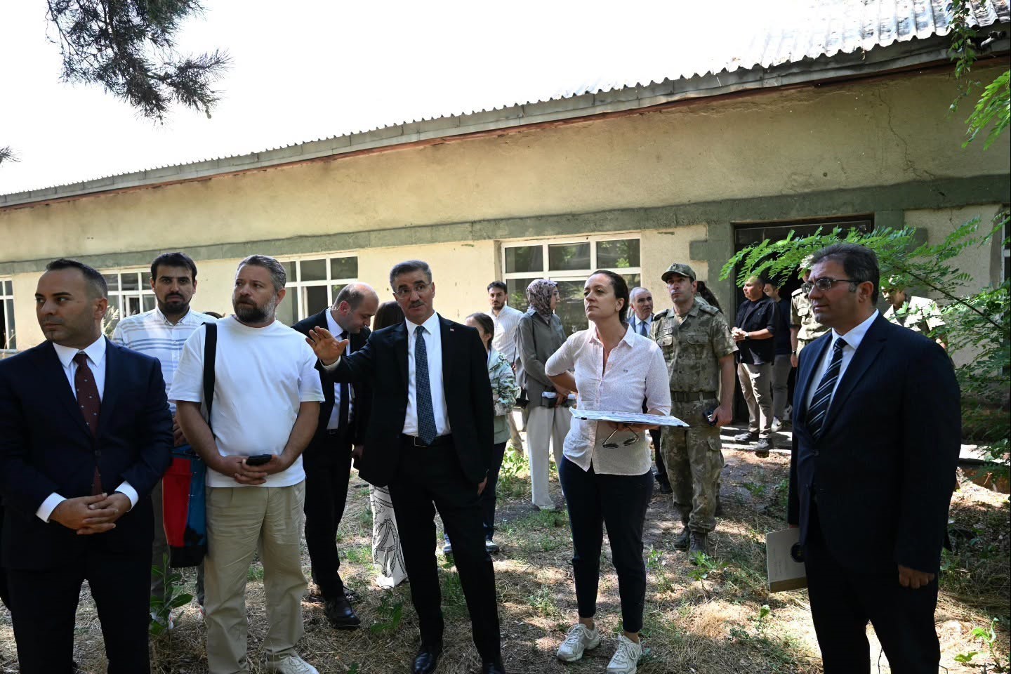 Erzurum Lisesine devredilen tarihi binada inceleme