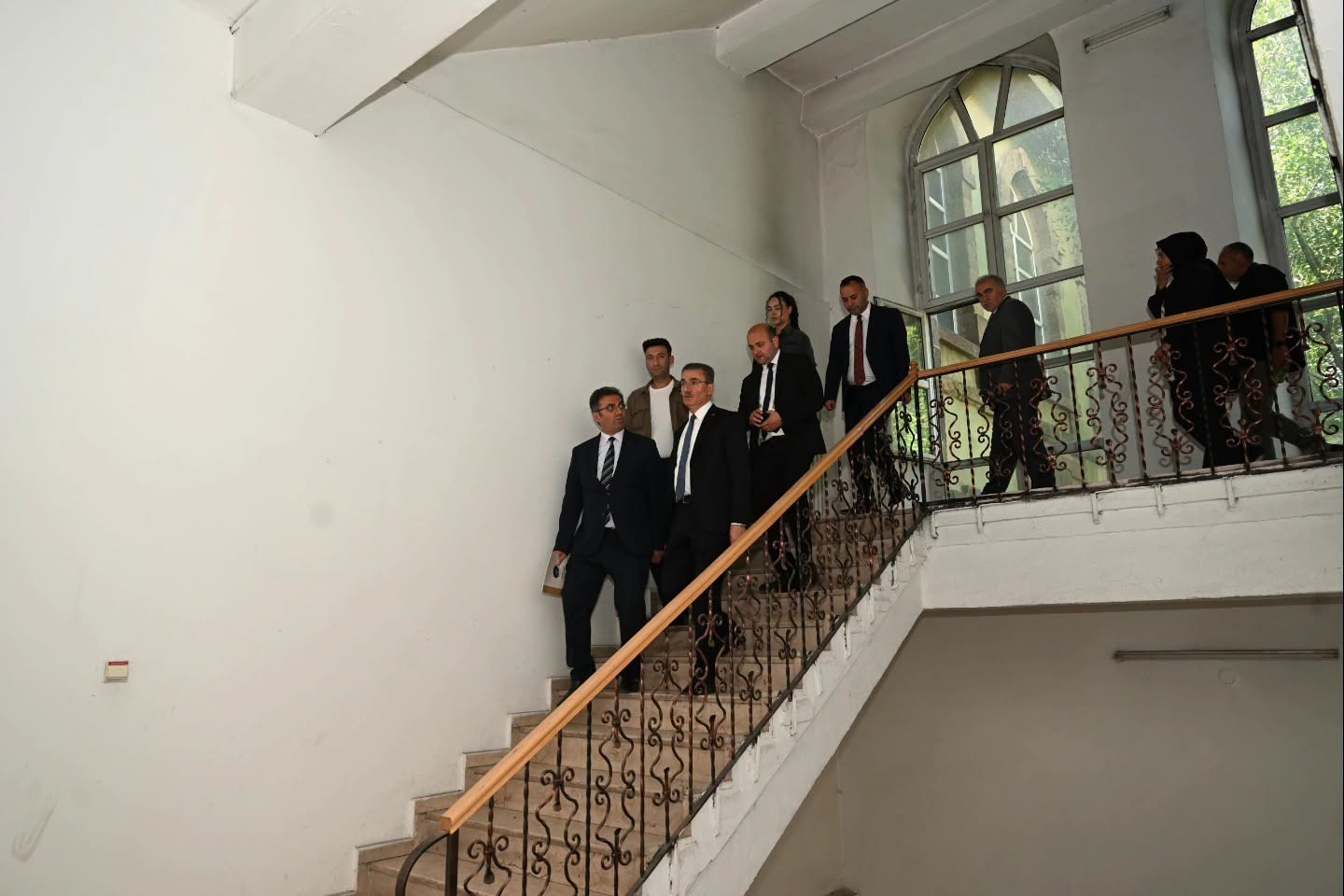Erzurum Lisesine devredilen tarihi binada inceleme