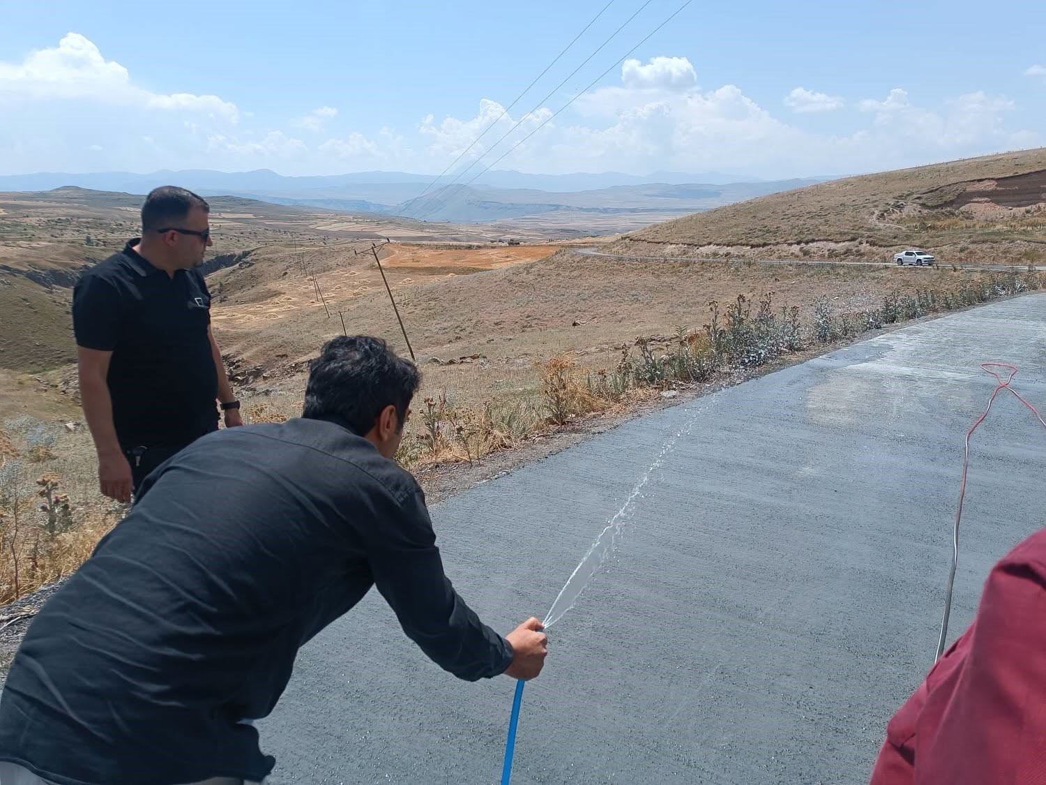 Sarıkamış’ta beton yol çalışmaları yerinde incelendi