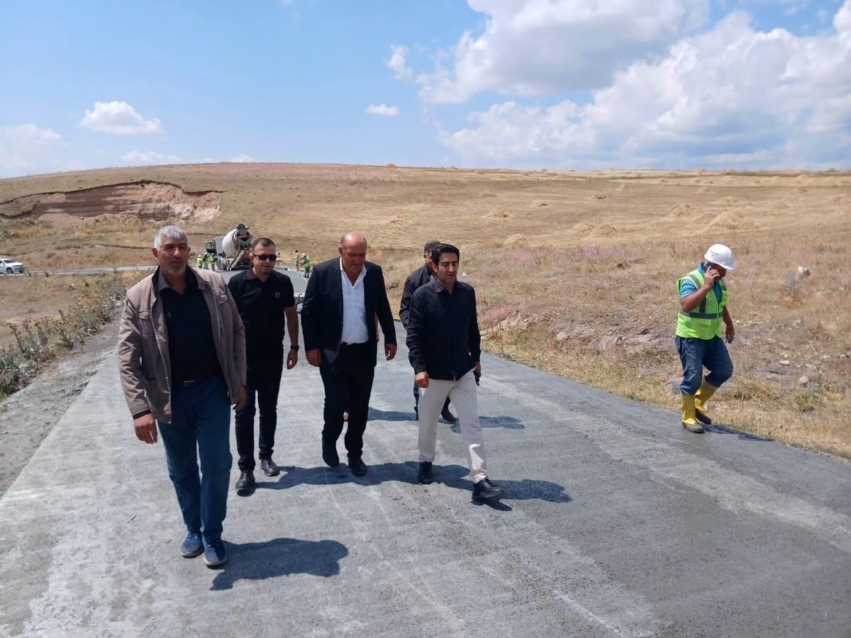 Sarıkamış’ta beton yol çalışmaları yerinde incelendi