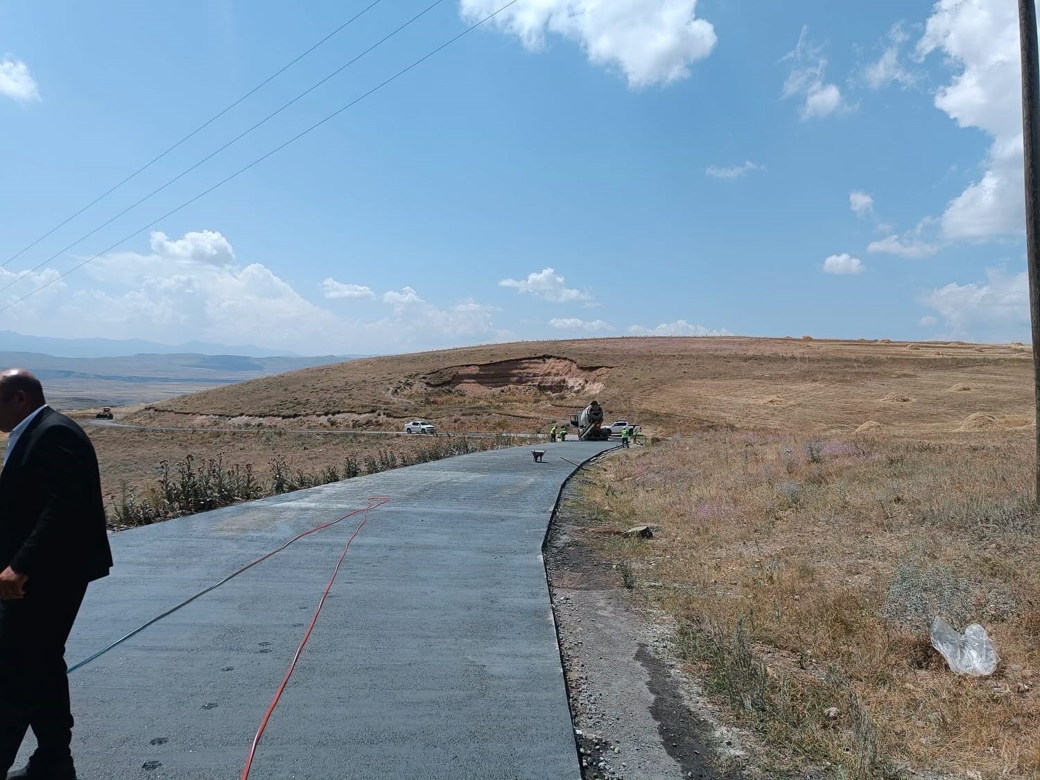Sarıkamış’ta beton yol çalışmaları yerinde incelendi