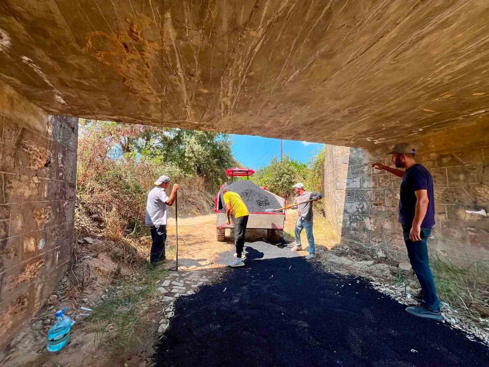 Sultanhisar’da yol bakım ve onarım çalışmaları sürüyor
