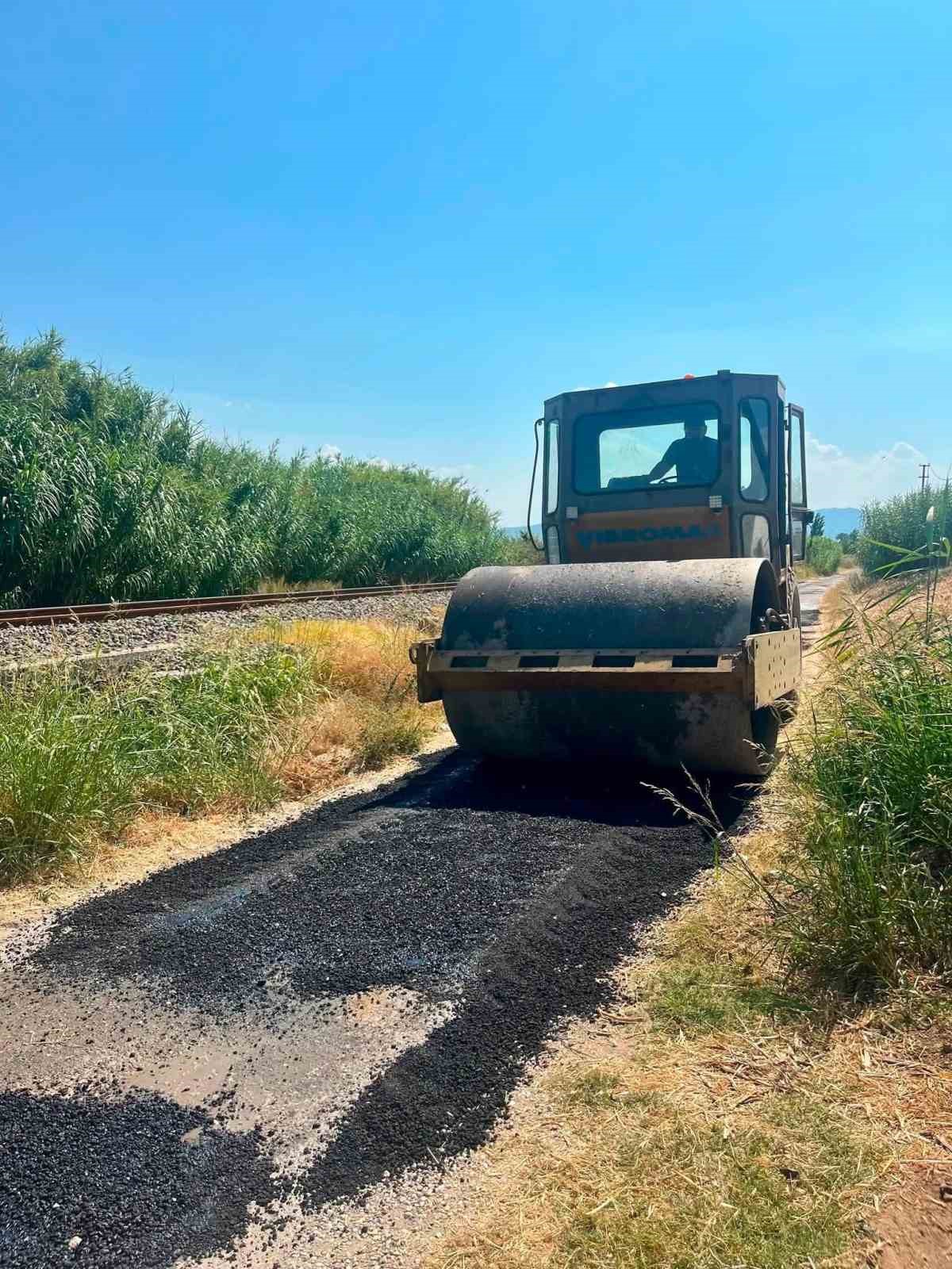 Sultanhisar’da yol bakım ve onarım çalışmaları sürüyor
