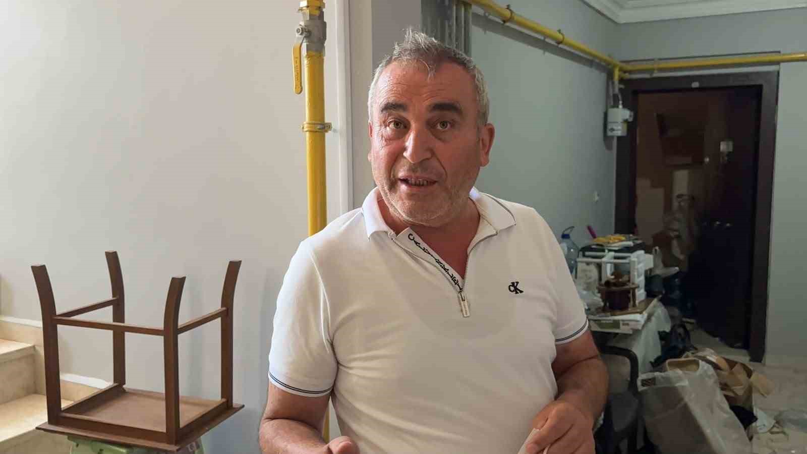 Kütahya’da emekli profesörün iki dairesinden tonlarca eşya ve çöp çıktı