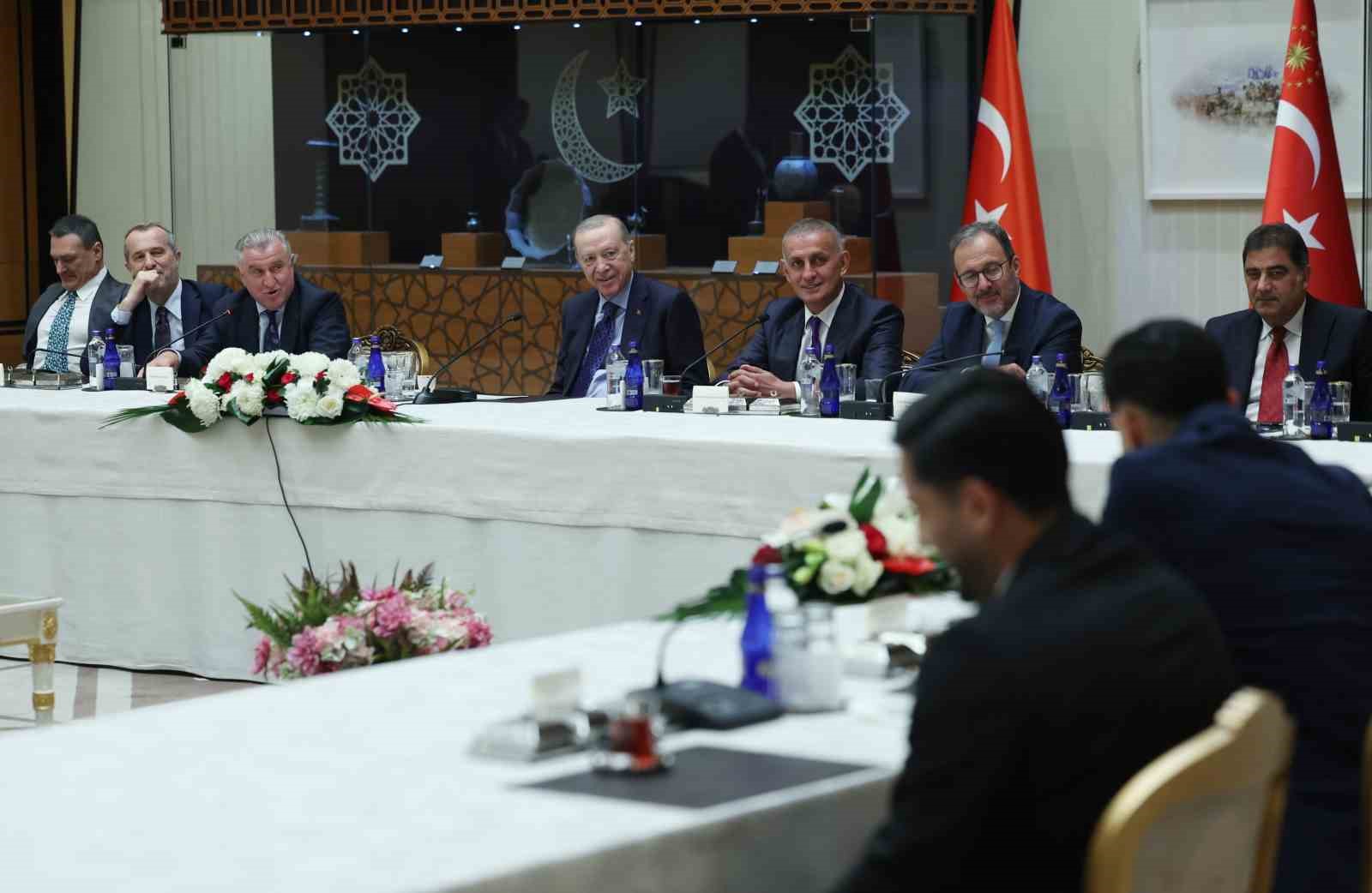 Cumhurbaşkanı Erdoğan, Trendyol Süper Lig’e çıkan takımları kabul etti