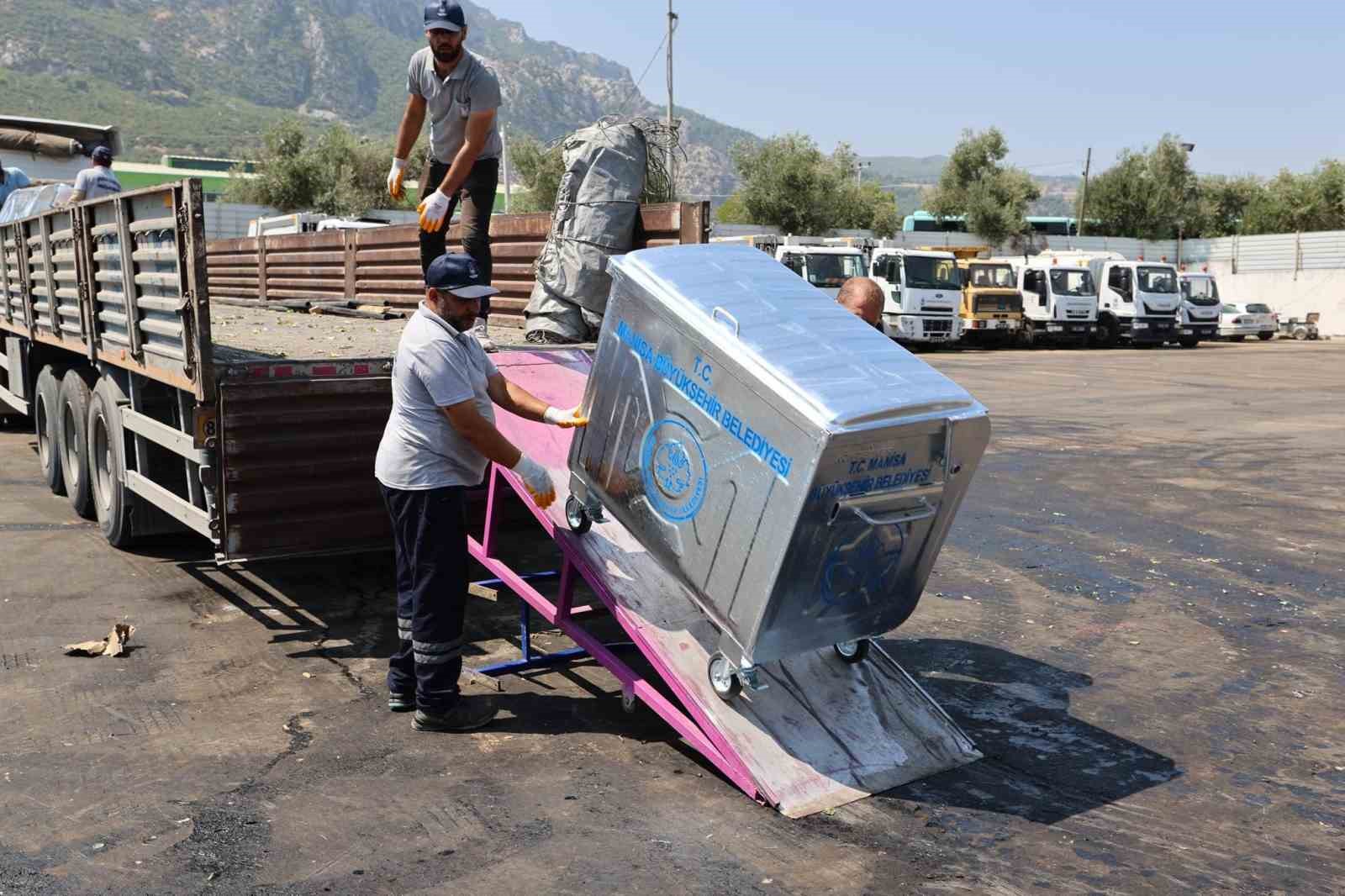 Şehzadeler’de 220 yeni çöp konteyneri hizmete sunuluyor
