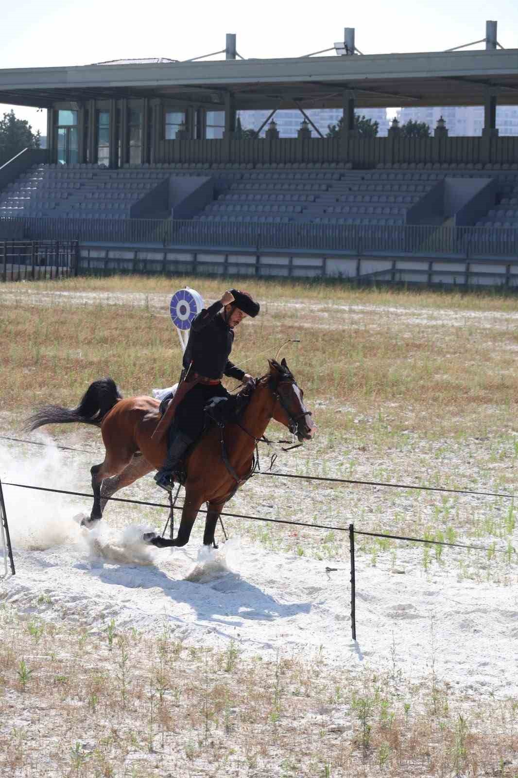 Atlı Okçuluk Türkiye Şampiyonası Yarı Finali’nde Balıkesir rüzgarı esti