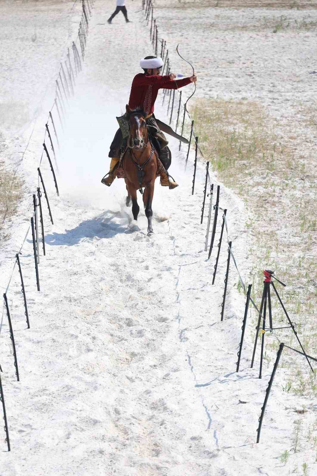 Atlı Okçuluk Türkiye Şampiyonası Yarı Finali’nde Balıkesir rüzgarı esti