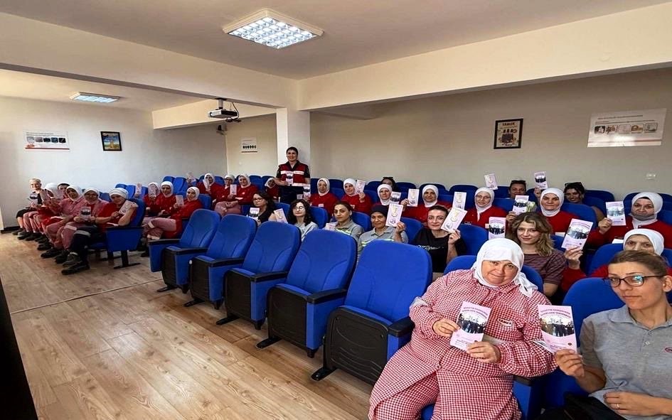 Jandarmadan vatandaşlara KADES bilgilendirmesi