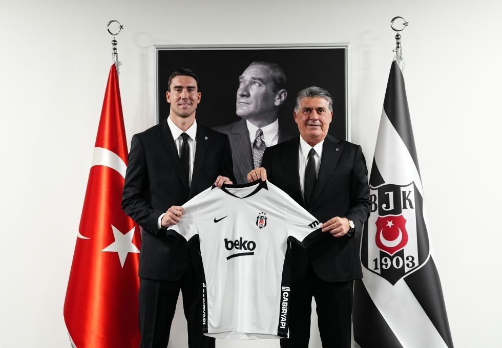 Beşiktaş, Dusan Vlahovic ile 3 yıllık sözleşme imzaladı