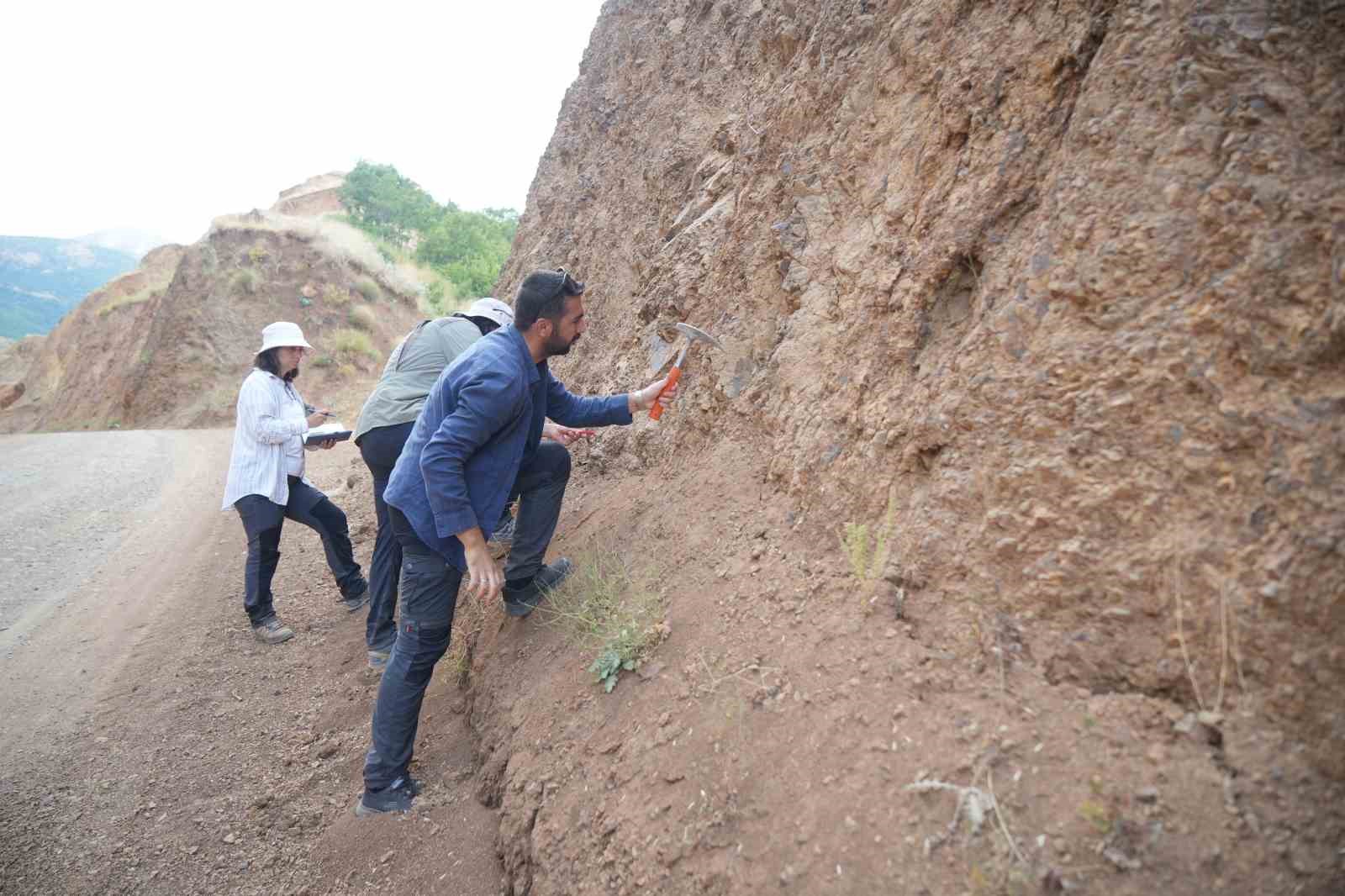 Muş’ta Kavakbaşı Fay Zonu mercek altında