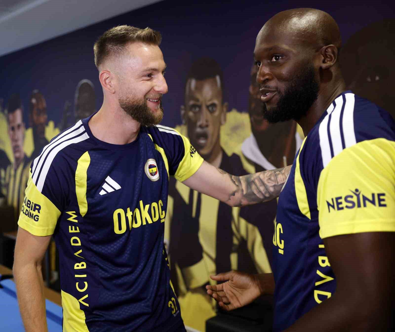 Fenerbahçe’nin yeni transferi Lukaku tesisleri gezdi