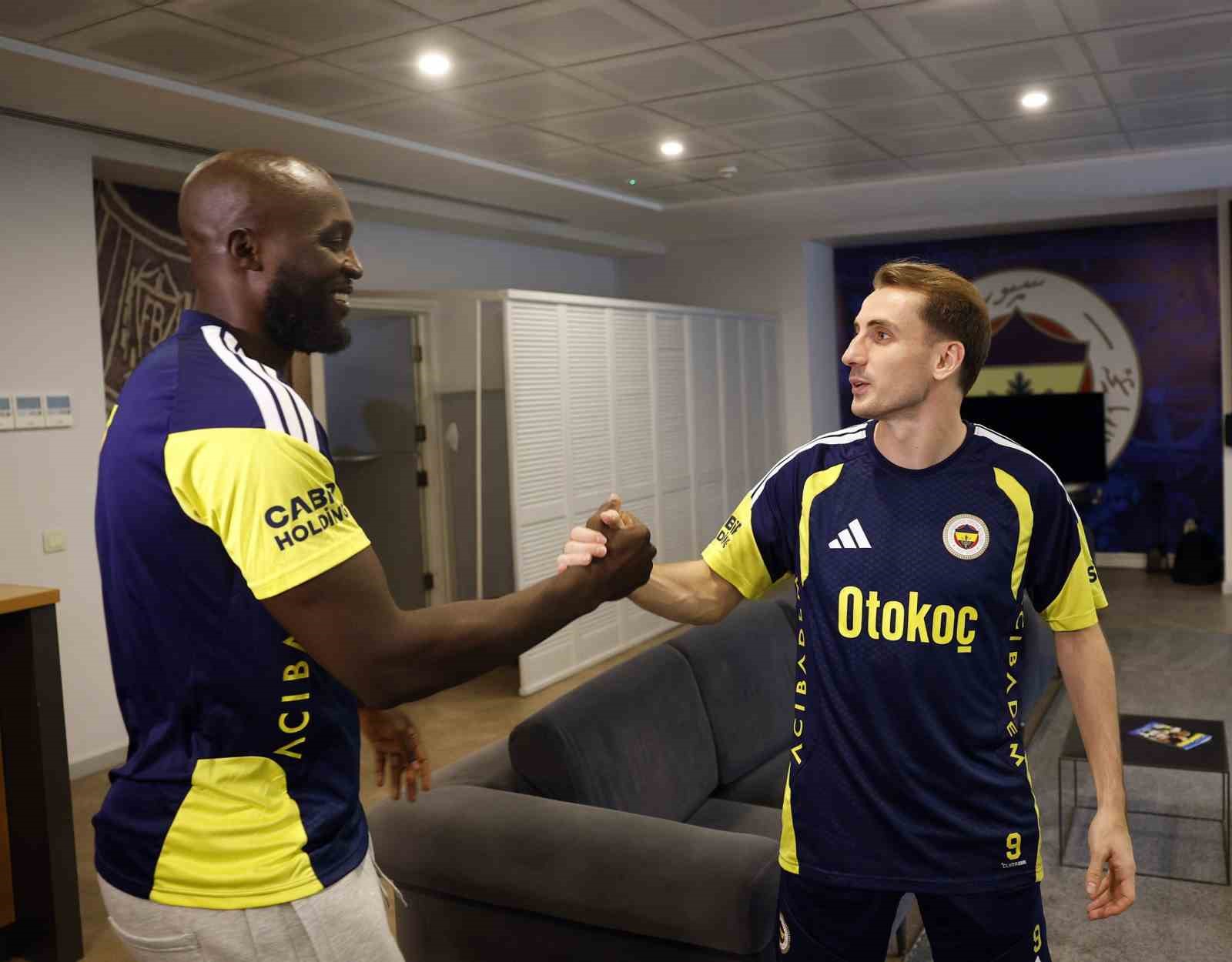 Fenerbahçe’nin yeni transferi Lukaku tesisleri gezdi