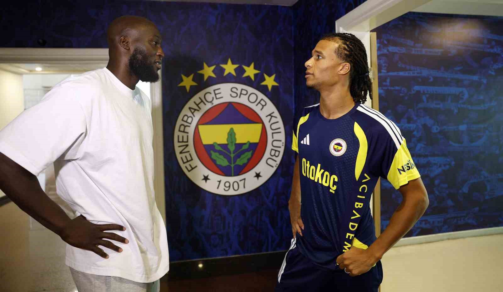 Fenerbahçe’nin yeni transferi Lukaku tesisleri gezdi