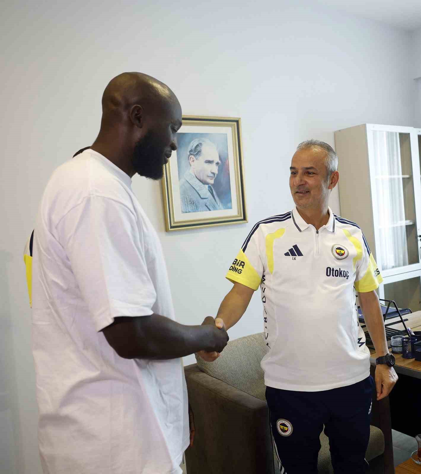 Fenerbahçe’nin yeni transferi Lukaku tesisleri gezdi