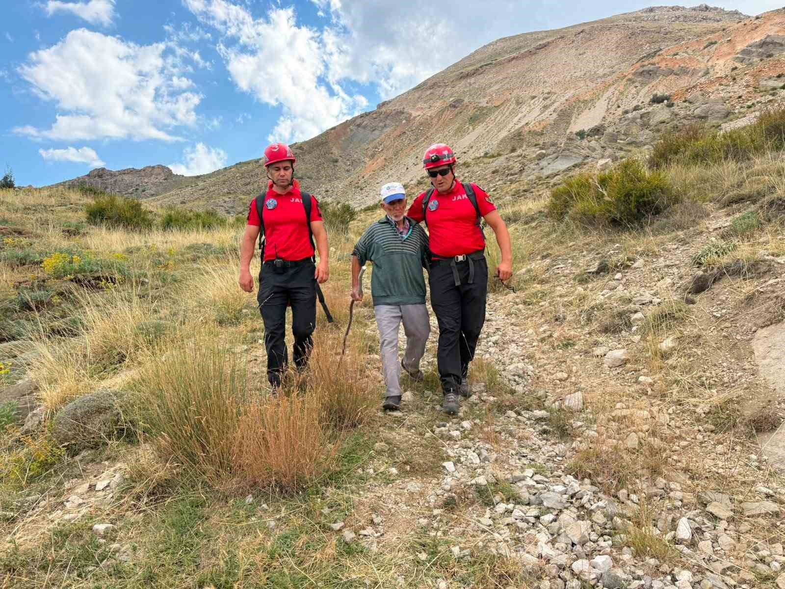 Antalya’da kayıp yaşlı adam jandarma ekiplerince bulundu