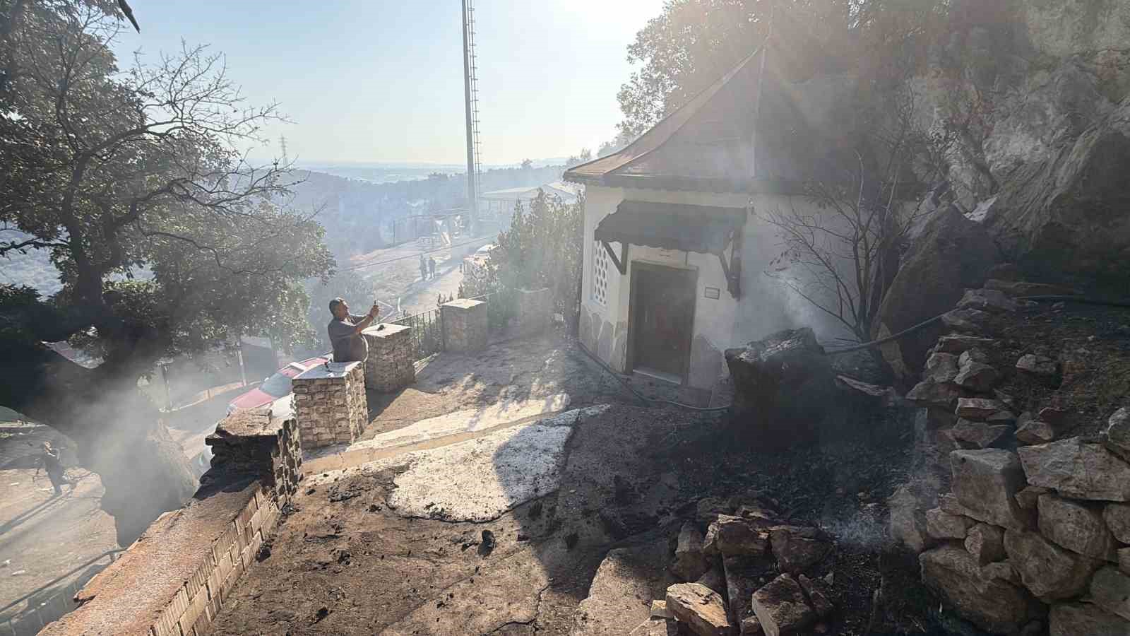 Kazdağları’ndaki yangın türbeye ulaşmadan söndürüldü