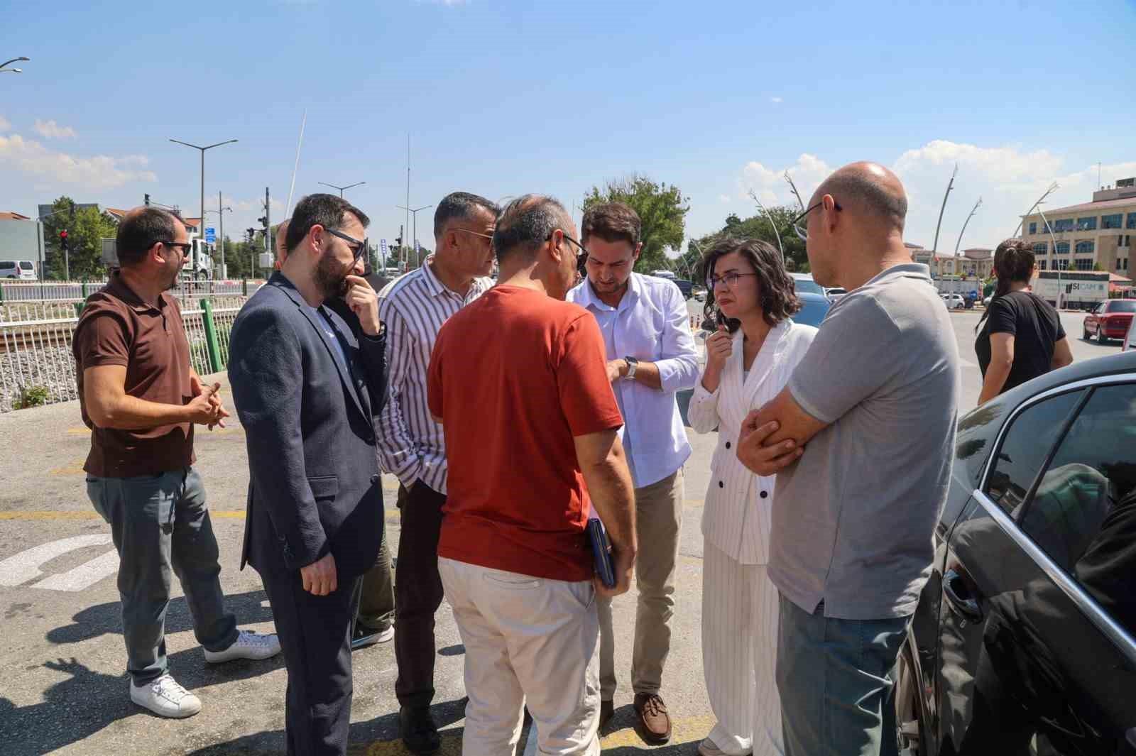 Uşak Belediye Başkan Vekili Terekeci Özkan bisiklet yolu güzergahında incelemelerde bulundu