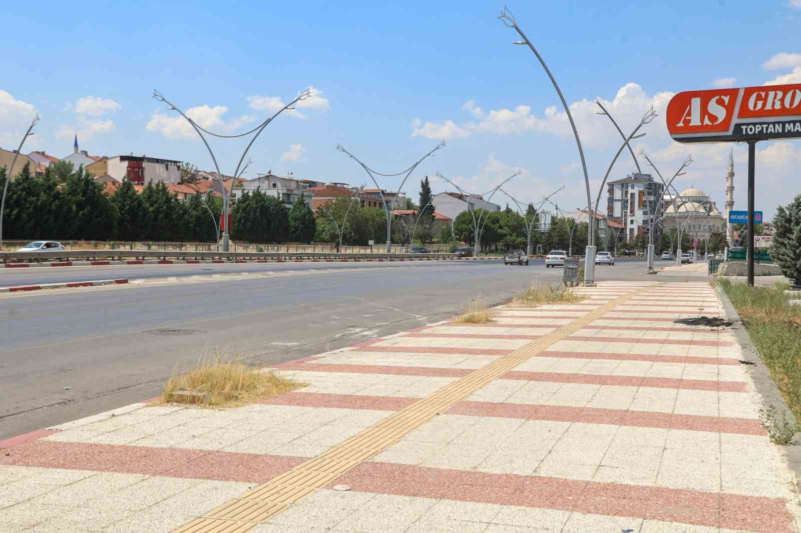 Uşak Belediye Başkan Vekili Terekeci Özkan bisiklet yolu güzergahında incelemelerde bulundu