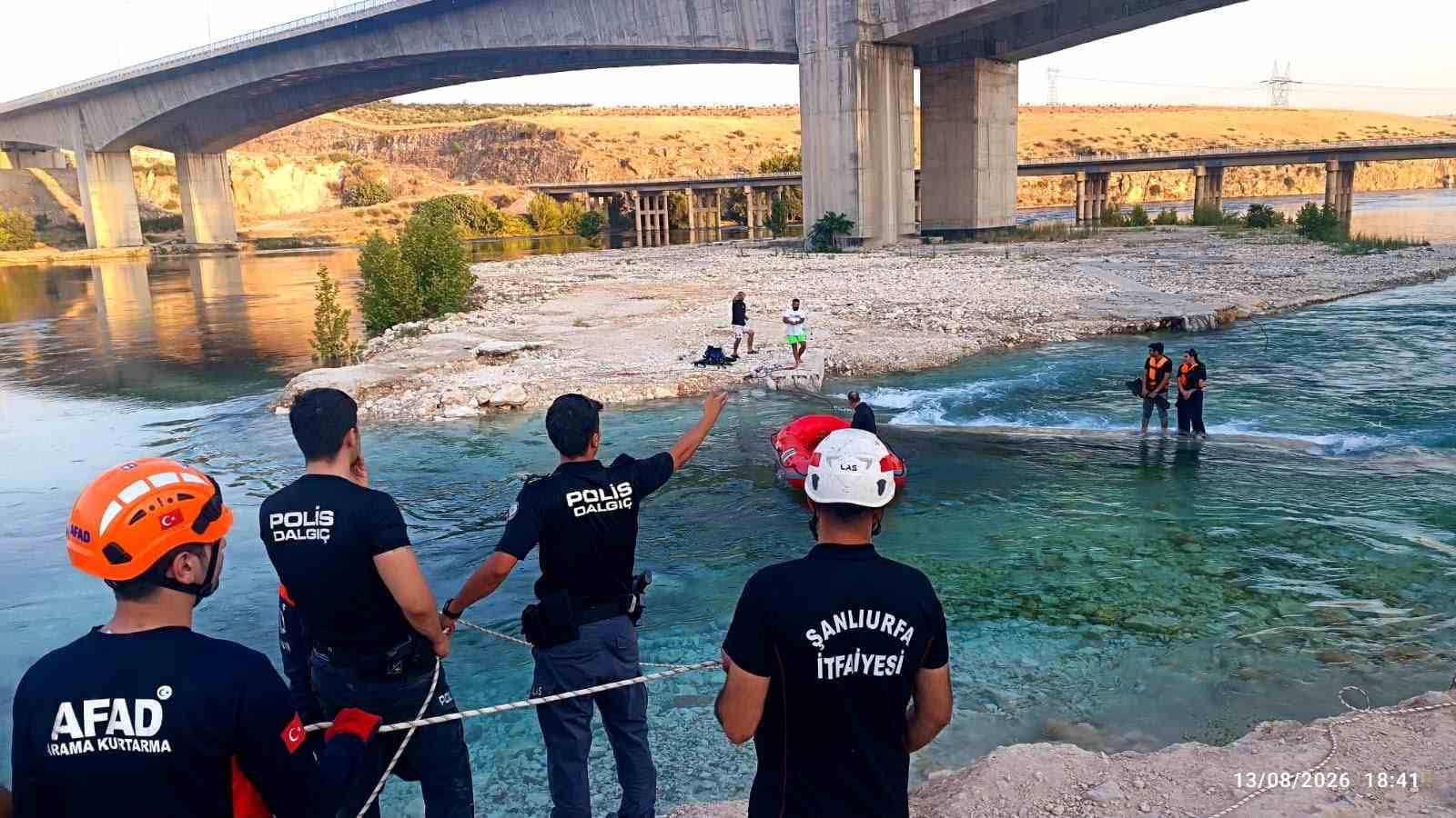 Piknik yaparken köprü altında mahsur kalan 6 kişi kurtarıldı