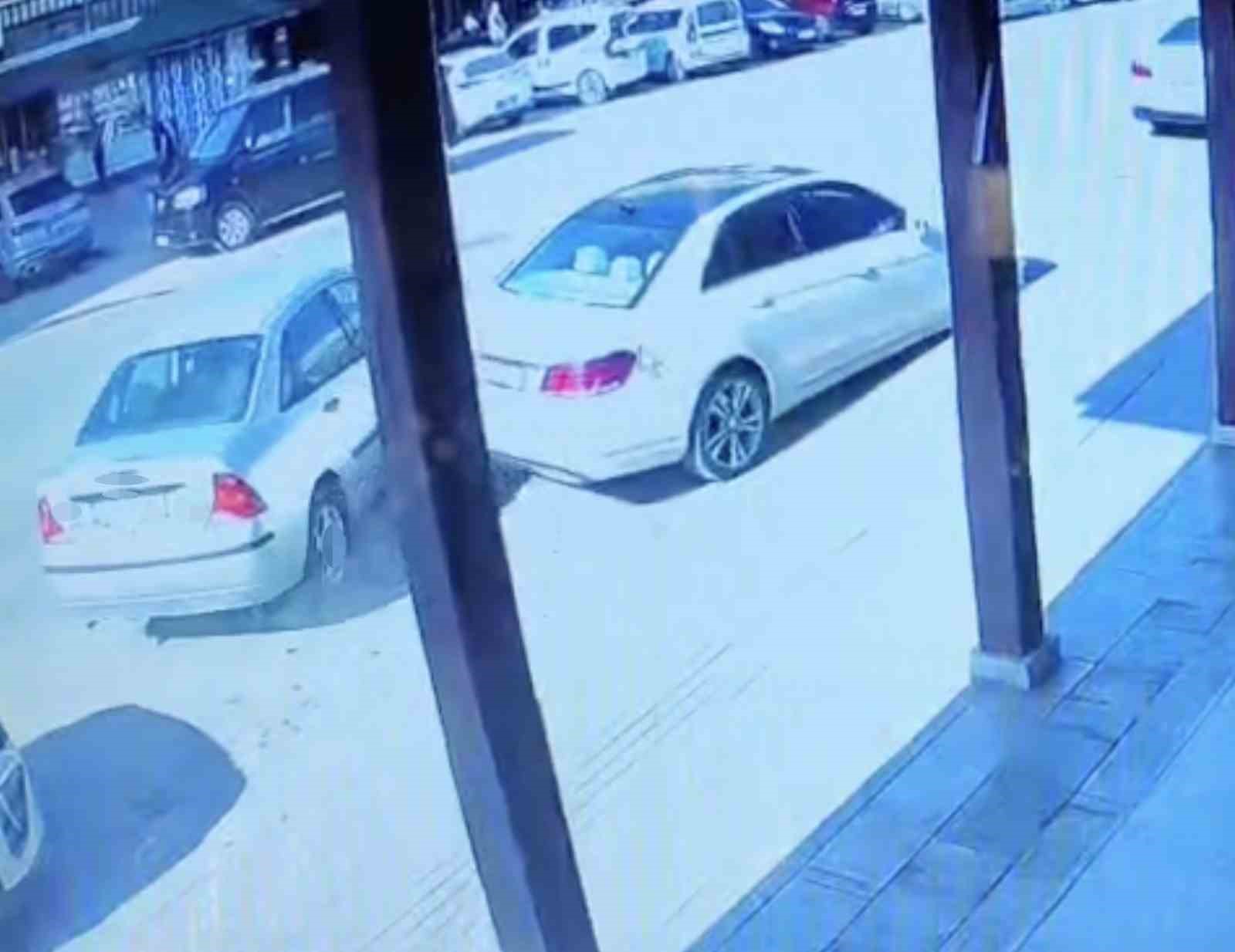 Park halindeki araçlara çarpan alkollü sürücüye 50 bin lira ceza