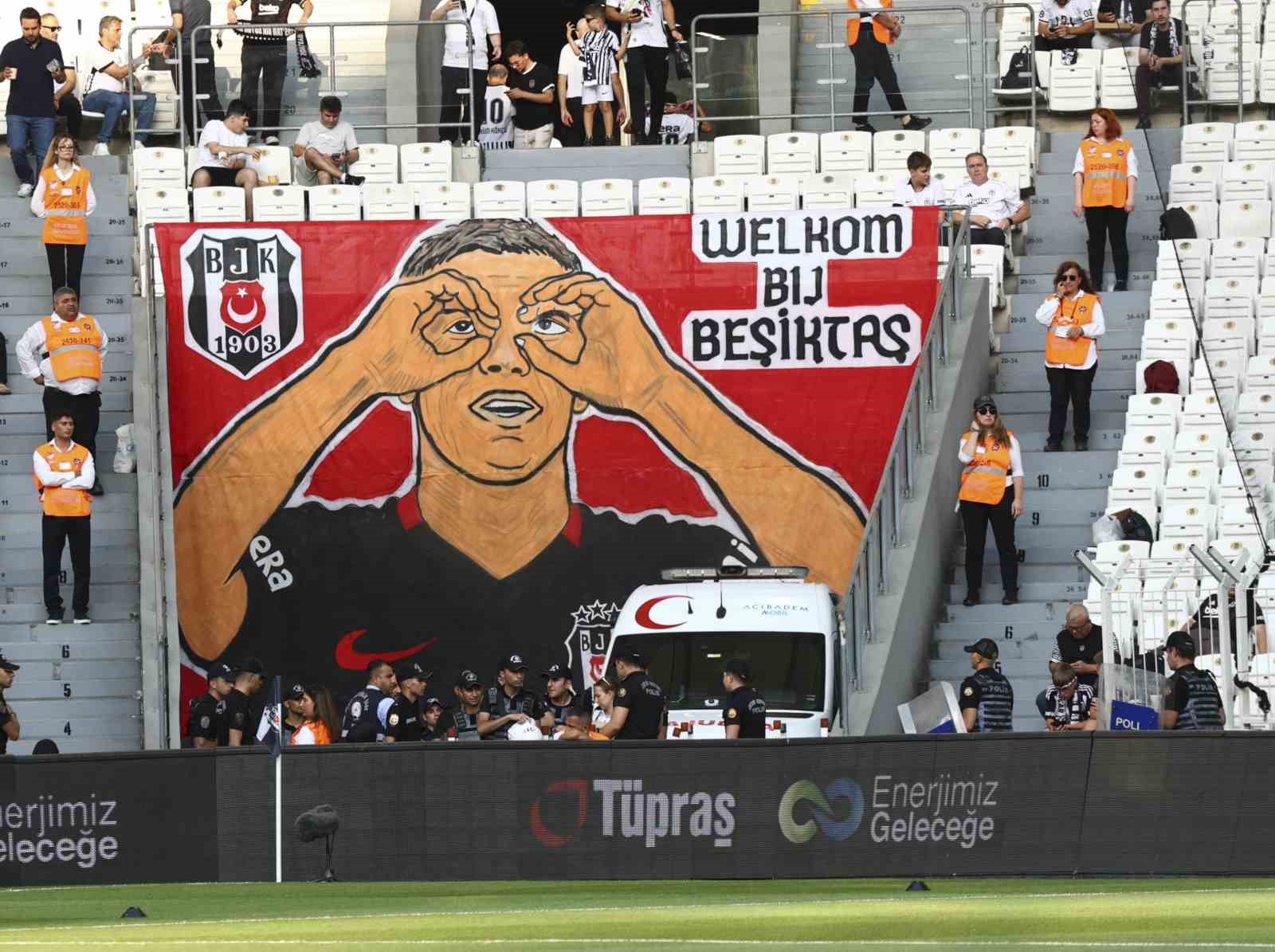 UEFA Avrupa Ligi: Beşiktaş: 0 - Hradec Kralove: 0 (Maç devam ediyor)