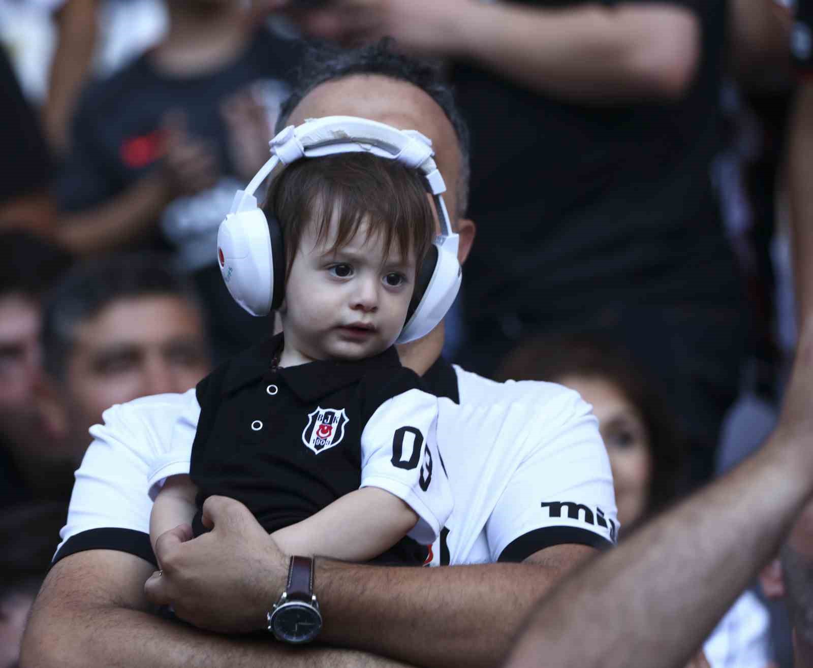 UEFA Avrupa Ligi: Beşiktaş: 0 - Hradec Kralove: 0 (Maç devam ediyor)