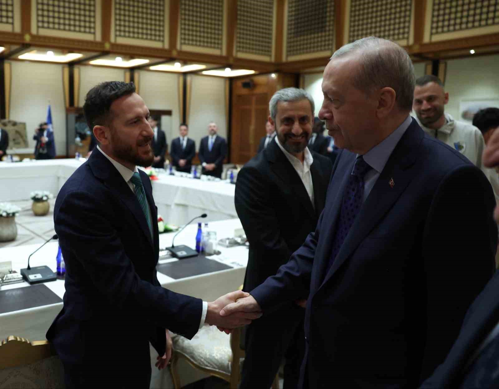 Cumhurbaşkanı Erdoğan Erzurumspor FK heyetini kabul etti