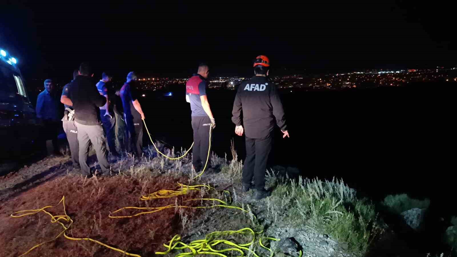 Kars’ta kayalıklardan düşen şahıs hayatını kaybetti