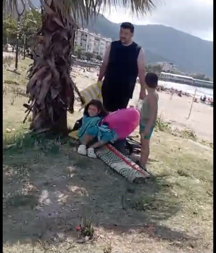 Kastamonu’da denize giren 4 kişilik aile boğulmaktan son anda kurtarıldı