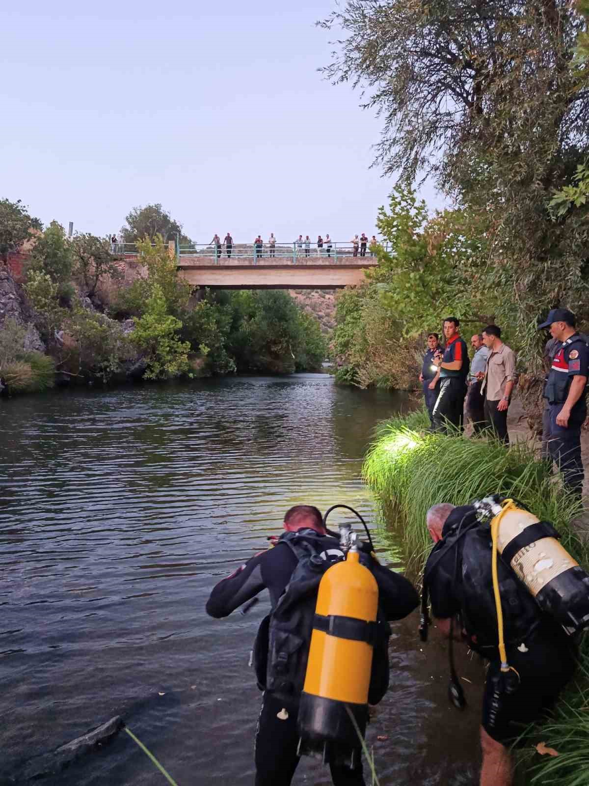 Serinlemek için suya giren genç hayatını kaybetti