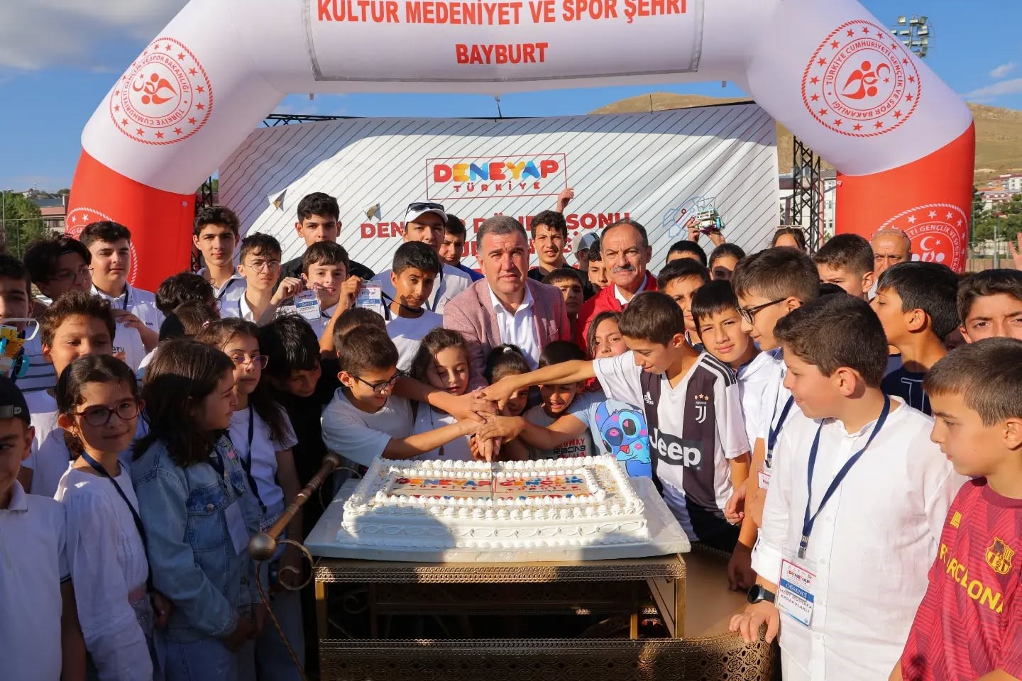 Bayburt’ta gençlik festivali ve DENEYAP kapanışı