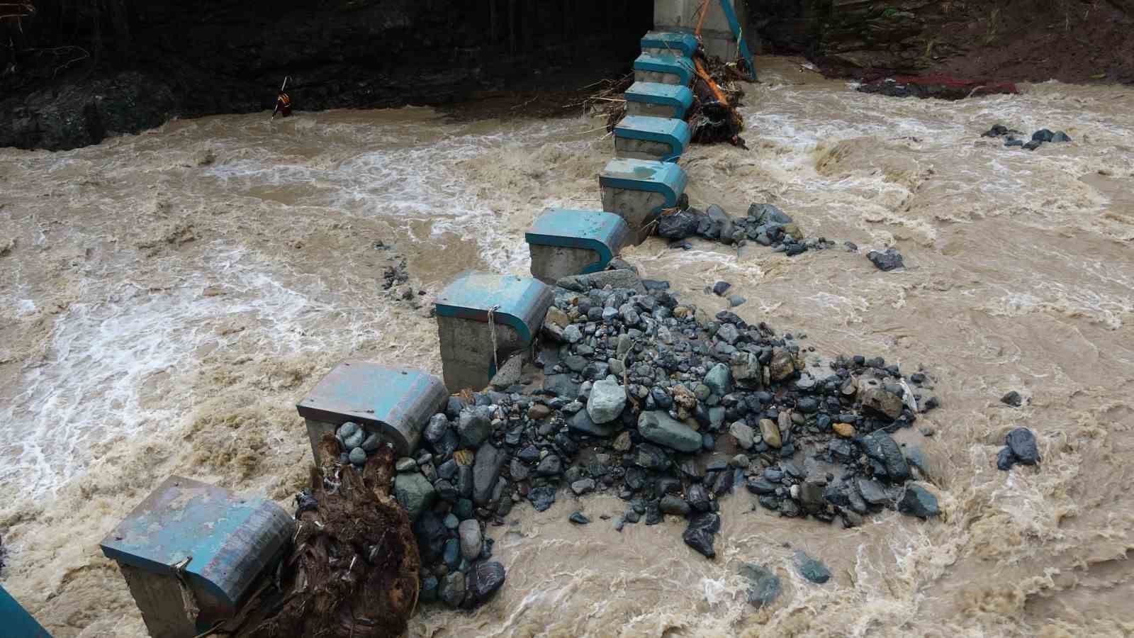 Giresun’da sel: 2 kayıp