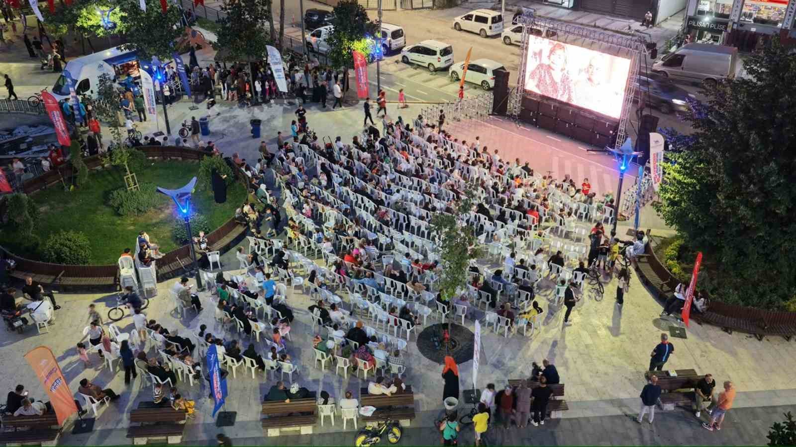 Sultangazi’de "Yıldızlı Geceler" etkinliğine vatandaşlardan büyük ilgi