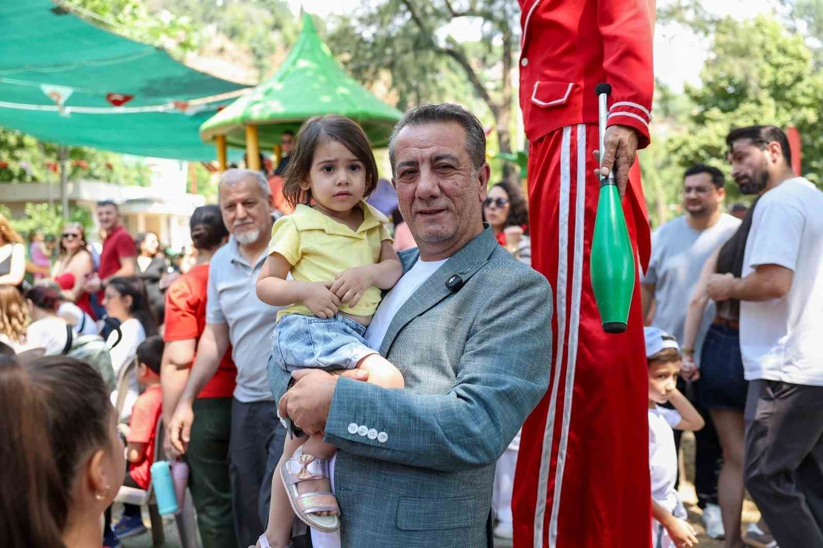 Efeler’de çocuklar için interaktif tiyatro zamanı