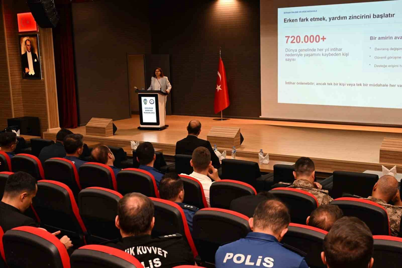 Polise intihar farkındalığını anlattılar