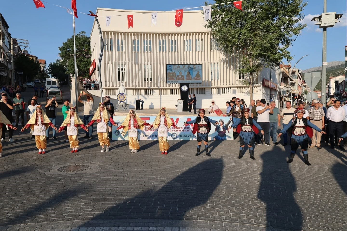 Denizli 8. Tavas Zeybek, Kültür ve Sanat Festivali kortej yürüyüşüyle başladı