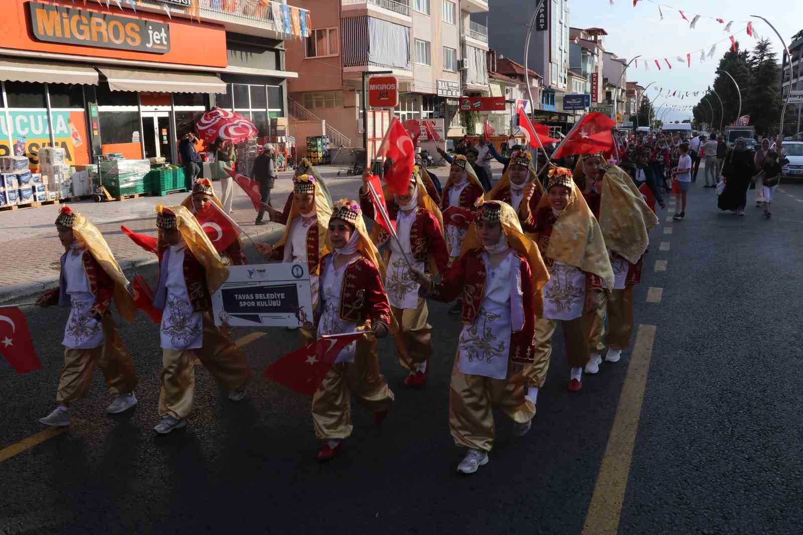 Denizli 8. Tavas Zeybek, Kültür ve Sanat Festivali kortej yürüyüşüyle başladı