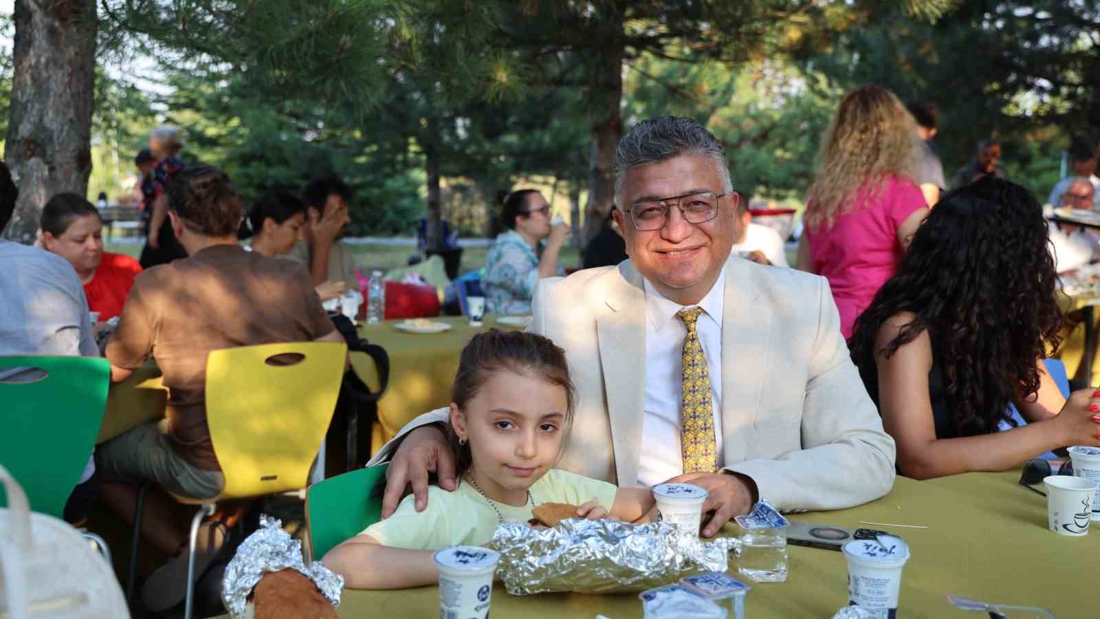 Kütahya’da ’DPÜ Çocuk Yaz Atölyeleri’ aile pikniğiyle sona erdi