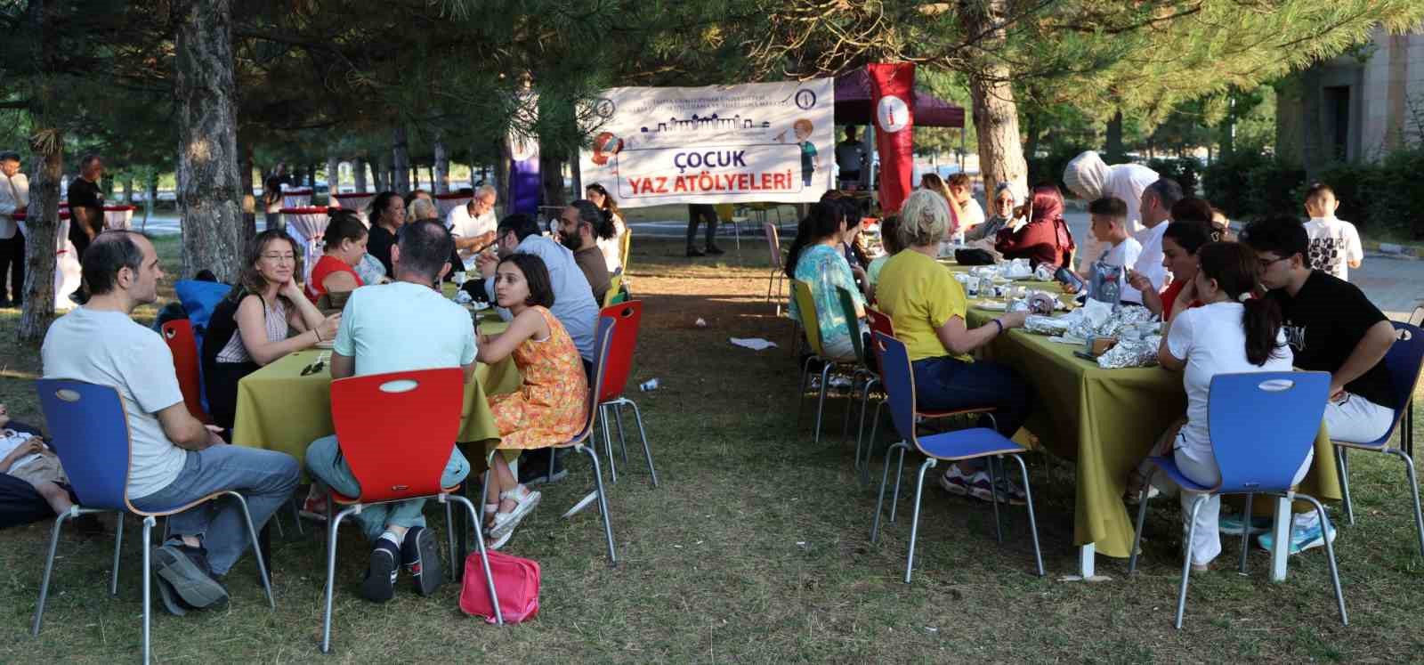 Kütahya’da ’DPÜ Çocuk Yaz Atölyeleri’ aile pikniğiyle sona erdi