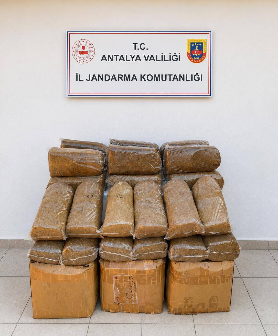 Antalya’da üç ilçede kaçak tütün operasyonu: 785 kilogram tütün ele geçirildi