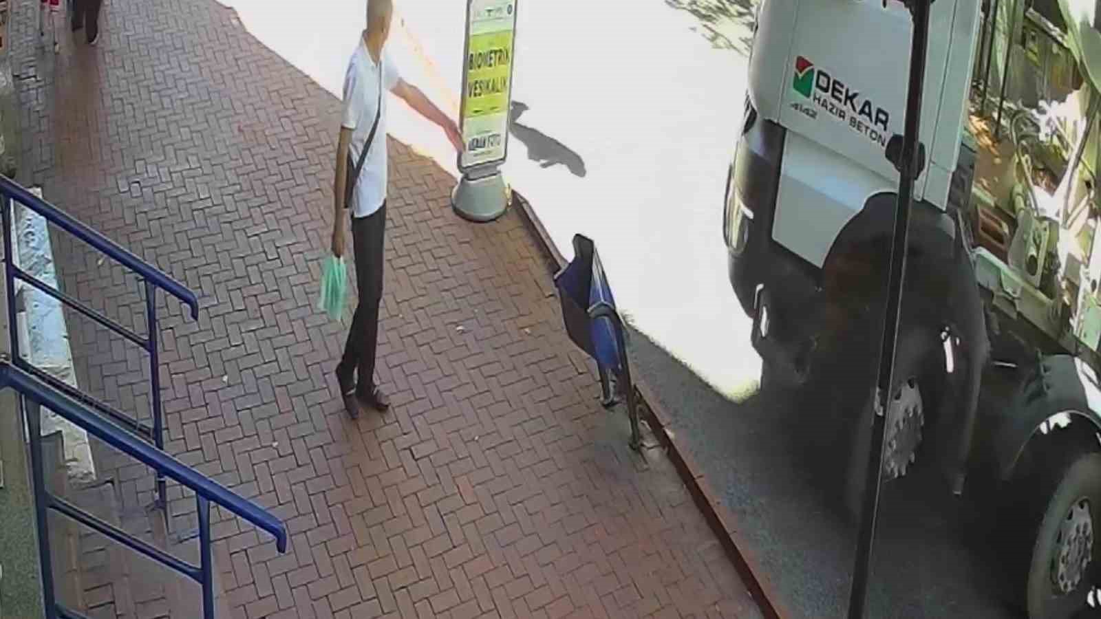 Çöp kovasını kağıt gibi ezdi, 10 bin lira ceza yedi