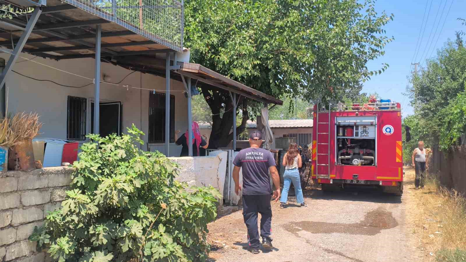 Uzaklaştırma kararını duyan yaşlı adam evi yakmaya çalıştı, karısı 10’uncu kez şikayetçi oldu