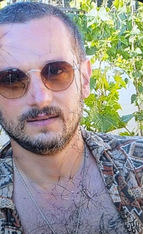 Çatalca’da silahlı şahıs kendisini eve kapattı